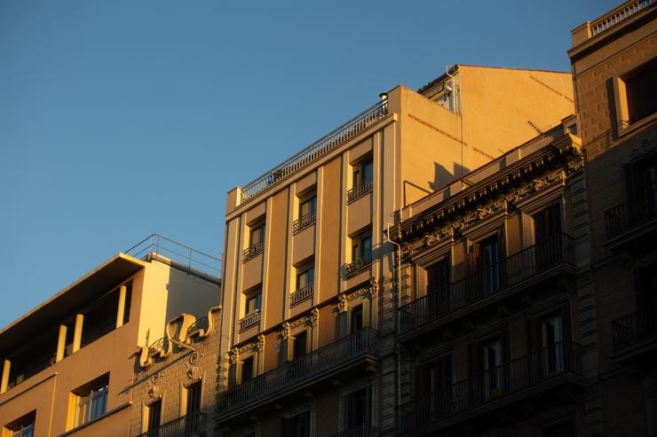 Edificios con vivendas / David Zorrakino - Arquivo