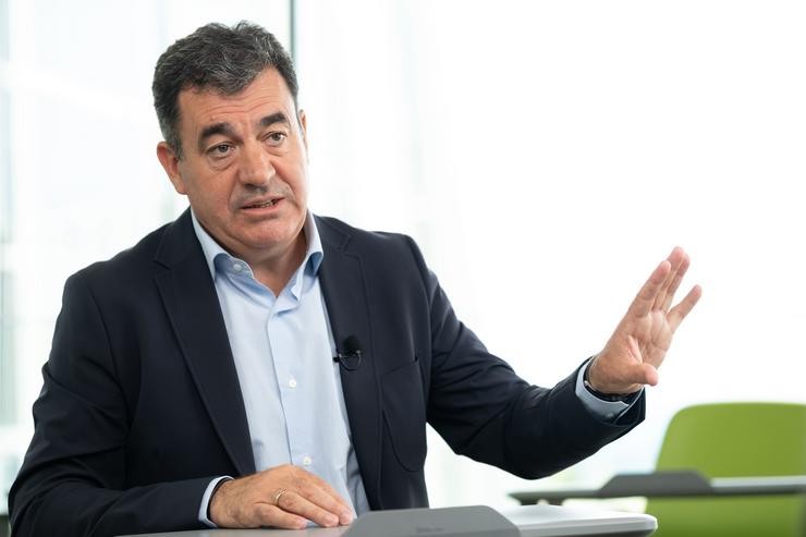 O conselleiro de Educación, Ciencia, Universidades e FP da Xunta de Galicia, Román Rodríguez, durante unha entrevista para Europa Press, a 30 de agosto de 2024, en Santiago de Compostela, A Coruña, Galicia (España). Román Rodríguez iniciou a súa carreira po. César Arxina - Europa Press / Europa Press