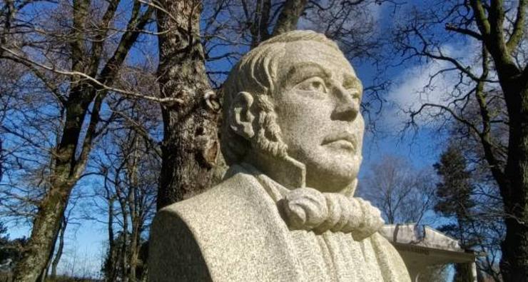 Busto de Matemático Rodríguez / Turismo de Lalín - Arquivo