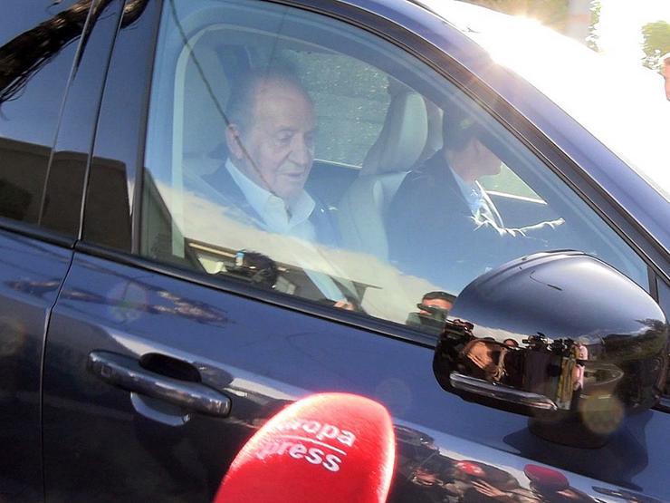 DON JUAN CARLOS I SAE DE CASA DE PEDRO CAMPOS / EUROPA PRESS TV - Arquivo