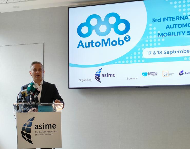 O secretario xeral de Asime, Enrique Mallón, presenta o terceiro congreso AutoMob. / Europa Press