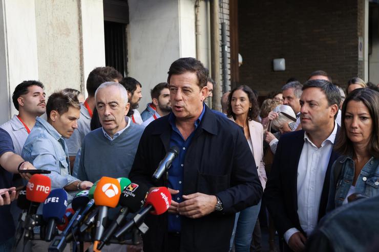 O secretario xeral do PSdeG, José Ramón Gómez Besteiro, á súa chegada ao Comité Federal do PSOE / PSDEG