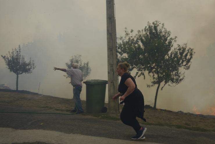 Dous veciños colaboran na extinción do lume, nas proximidades do Bolo, en Ourense 