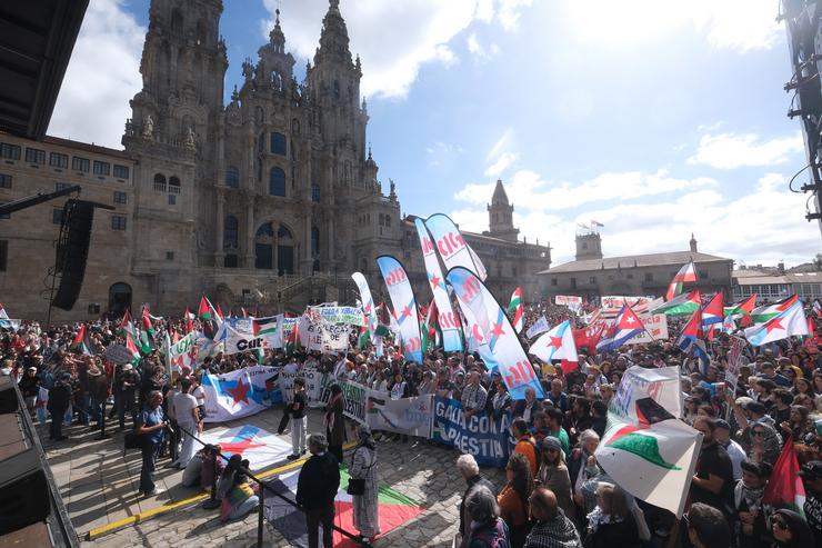 Decenas de persoas durante a manifestación 