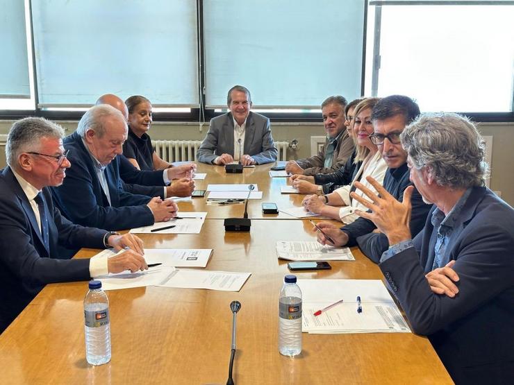 Primeira reunión da comisión de estudo para a creación da Empresa Pública Municipal de Vivenda de Vigo, EMVIGO, a 14 de outubro de 2025.. CONCELLO DE VIGO / Europa Press