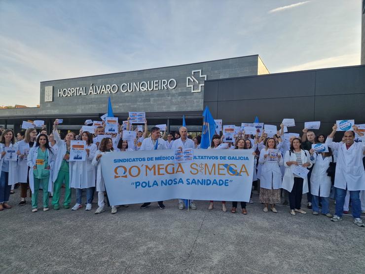 Imaxe da concentración ante o hospital de Vigo.. PEDRO DAVILA-EUROPA PRESS 
