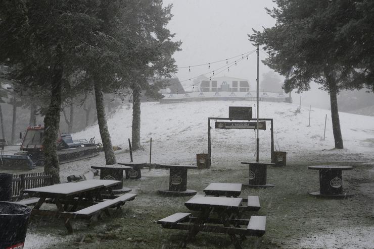 Arquivo - Unha zona cuberta de neve na estación de esquí de Manzaneda, a 2 de novembro de 2023, en Pobra de Trives, Ourense, Galicia (España). O pasado 30 de outubro caeron os primeiros copos de neve do outono na estación de esquí de Manzaneda,. Rosa Veiga - Europa Press - Arquivo 