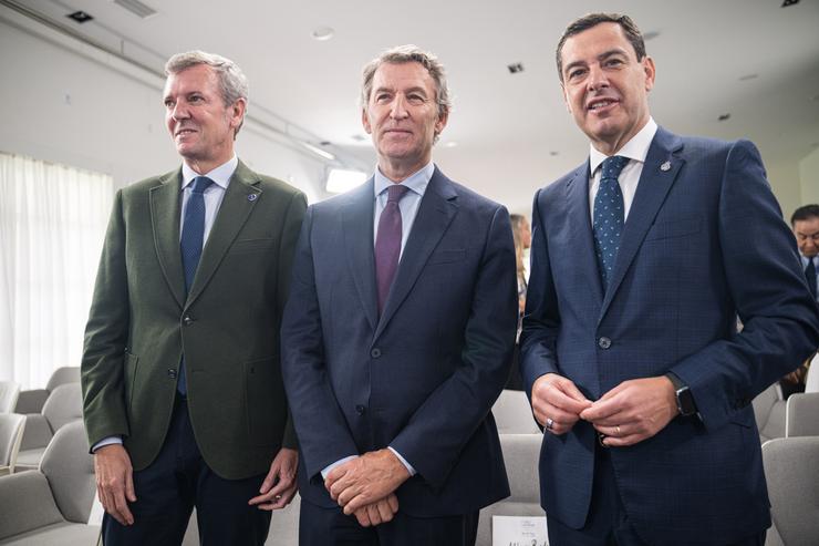 Feijóo, con Rueda e Moreno, no Foro La Toja 