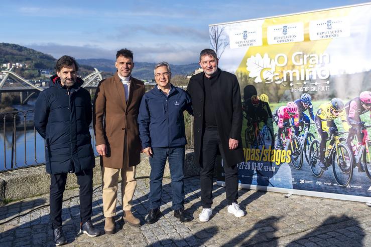 Presentación da etapa ourensá de O Gran Camiño 2025 co presidente da Deputación, Luís Menor, o director da proba, Ezequiel Mosquera, e o tamén exciclista Óscar Pereiro / ALBERTE PAZ - DEPUTACIÓN DE OURENSE