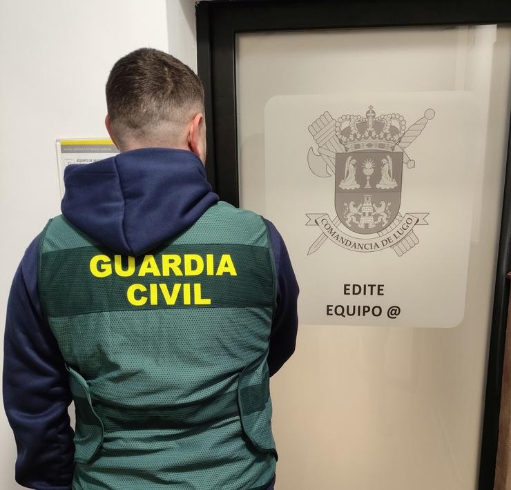 Axentes do Equipo de Investigación Tecnolóxica da Policía Xudicial da Garda Civil de Lugo. GARDA CIVIL LUGO / Europa Press