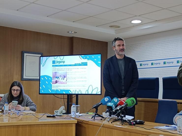 O presdiente da Fegamp, Alberto Varela, nun almorzo informativo / Europa Press
