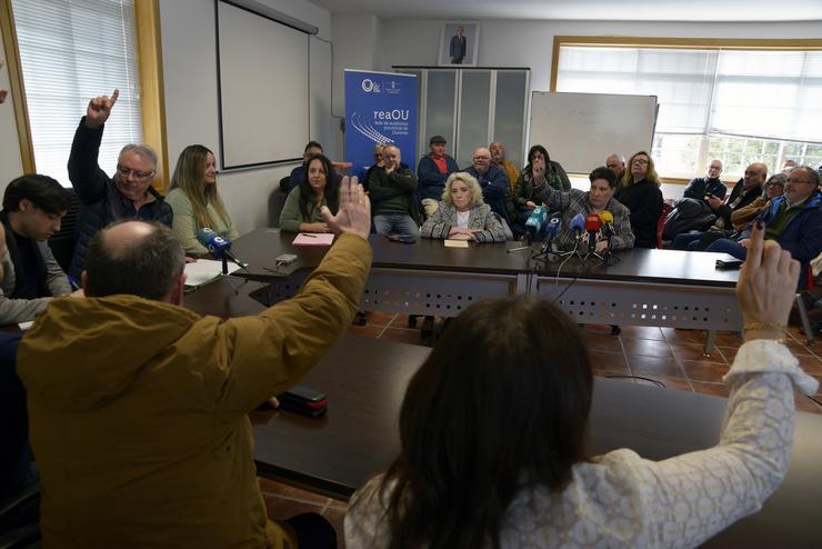 A ex alcaldesa do Irixo, Susana María Iglesias Nogueira(2i), e a candidata do PSOE, Rosa M. Dalama (2d), durante a segunda moción de censura, presentada polo PP e PSOE, a 13 de xaneiro de 2025, no Irixo / Rosa Veiga - Arquivo