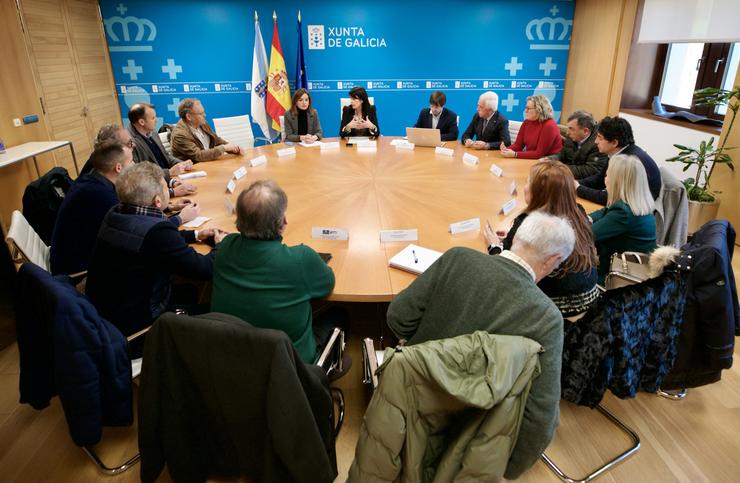 A conselleira de Planificación de Infraestruturas, María Martínez Allegue, reúnese con representantes de usuarios da AP-9 / XUNTA