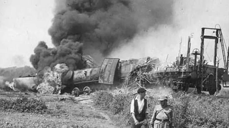 Accidente ferroviario na recta da Escravitude, en Padrón, en 1952 / Amigos do Ferrocarril