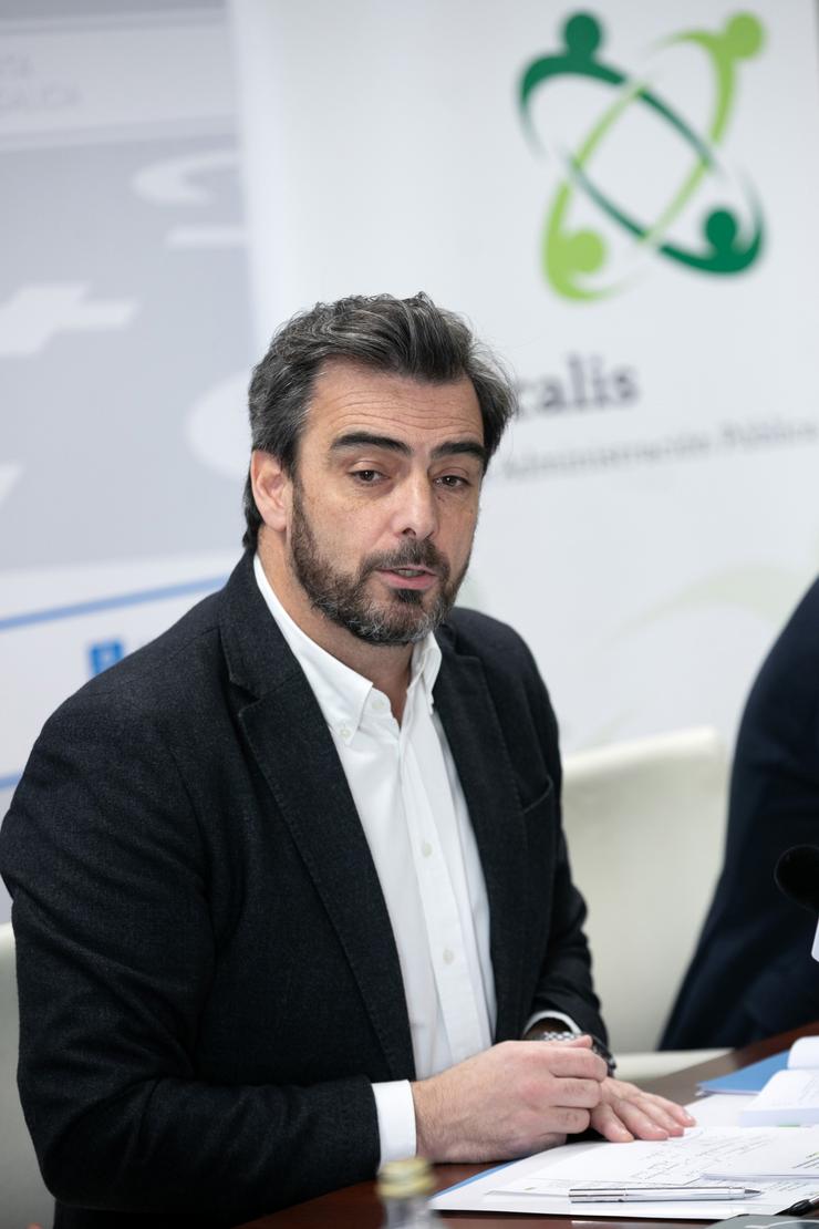 Ou conselleiro de Presidencia, Xustiza e Deportes, Diego Calvo, acompañado dá directora xeral de Administración Local, Natalia Prieto, participa na presentación do V Informe Rede Localis: A reforma inconclusa dás competencias locais. ANA VARELA / Europa Press