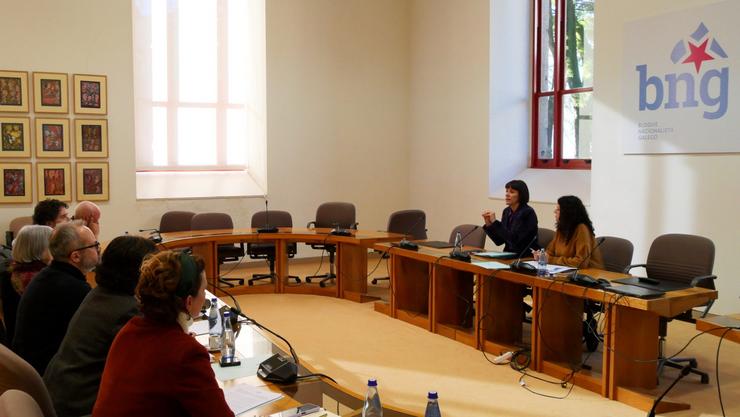 A portavoz nacional do BNG, Ana Pontón, reúnese cun grupo de expertos para tratar o financiamiento de Galicia.. BNG / Europa Press
