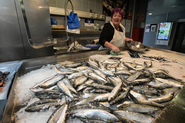 Sardiñas nas pescaderías da Praza de Lugo, a 22 de xuño de 2023, na Coruña / M. Dylan - Arquivo