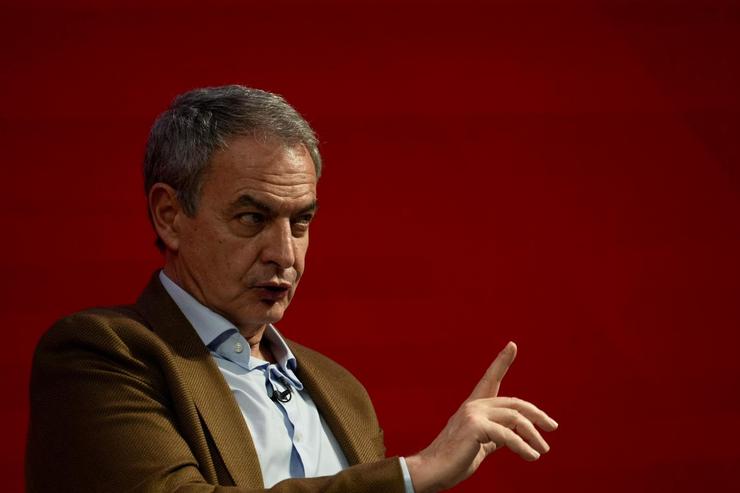 O expresidente do Goberno José Luís Rodríguez Zapatero intervén no 15 Congreso do PSPV. EDU MAZÁ - EUROPA PRESS / Europa Press