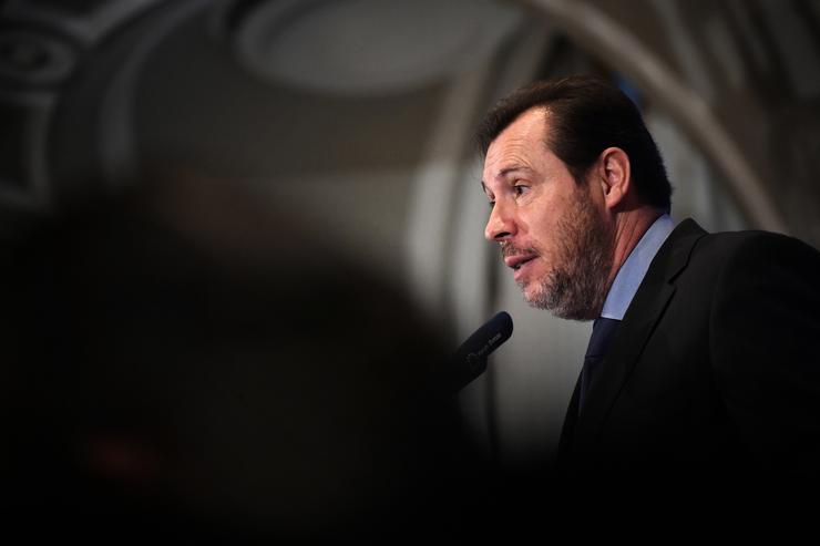 O ministro de Transportes e Mobilidade Sustentable, Óscar Puente, intervén no Foro da Nova Economía / Fernando Sánchez - Arquivo