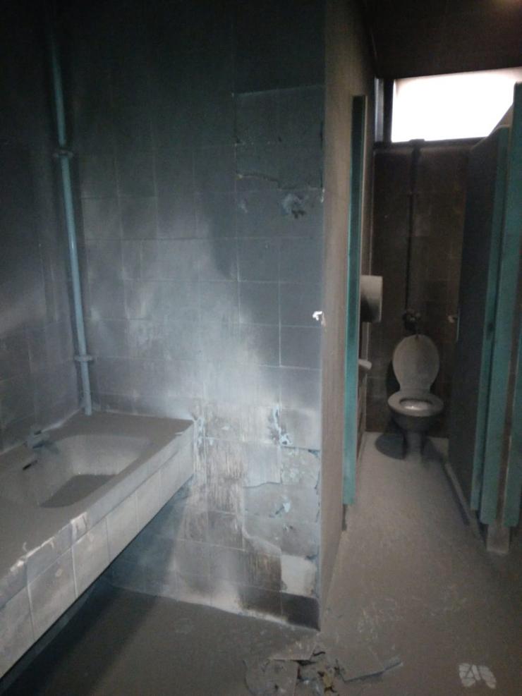 Aseo afectado por un incendio  / BOMBEIROS ARZÚA