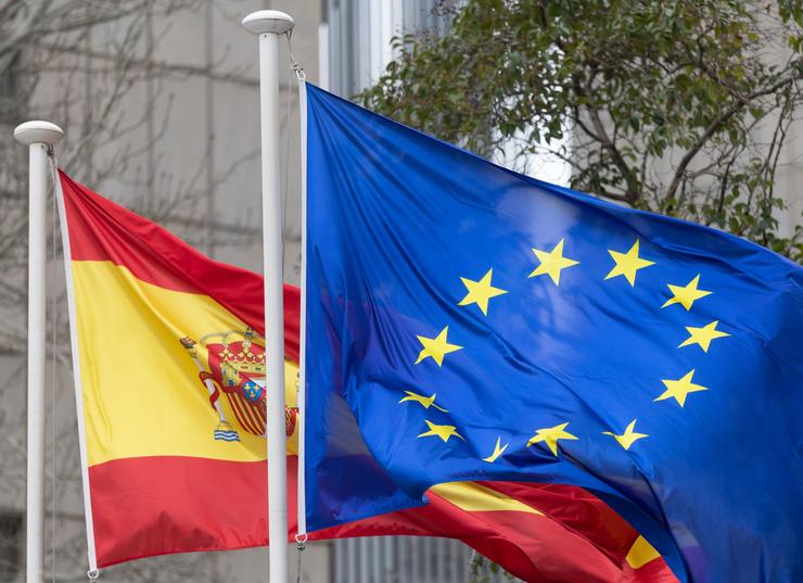 A bandeira de España e da Unión Europea ondean na Sede da SEPI, a 7 de febreiro de 2025, en Madrid / Eduardo Parra - Arquivo