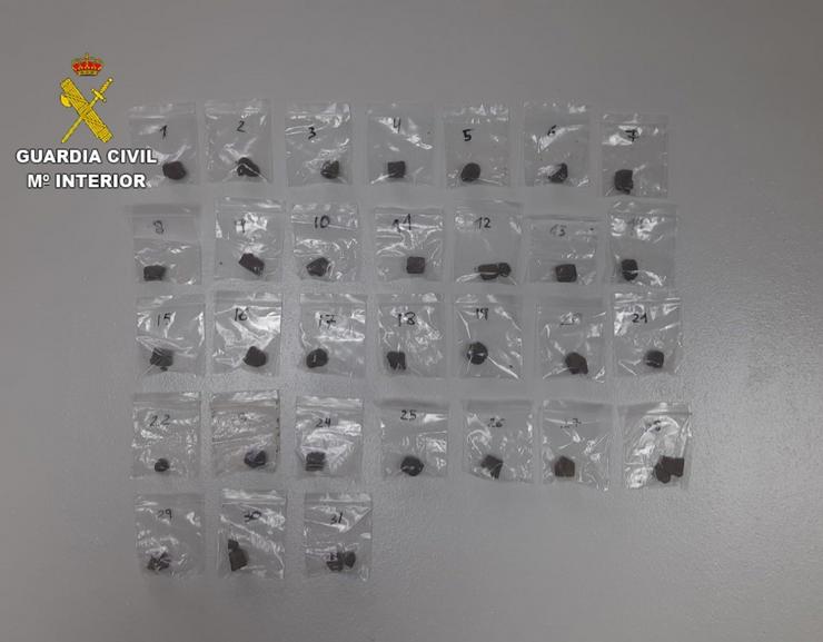 Droga incautada a unha menor en Vila de Cruces / Garda Civil