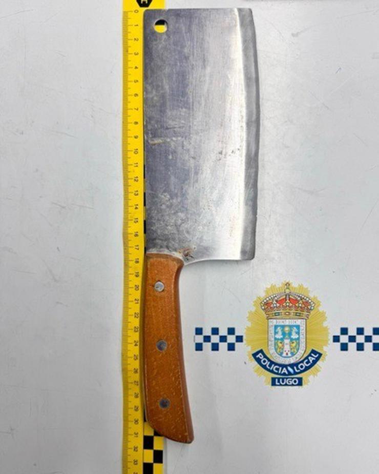 Coitelo carniceiro interceptado pola Policía Local a unha muller detida por ameazar a viandantes.. POLICÍA LOCAL / Europa Press
