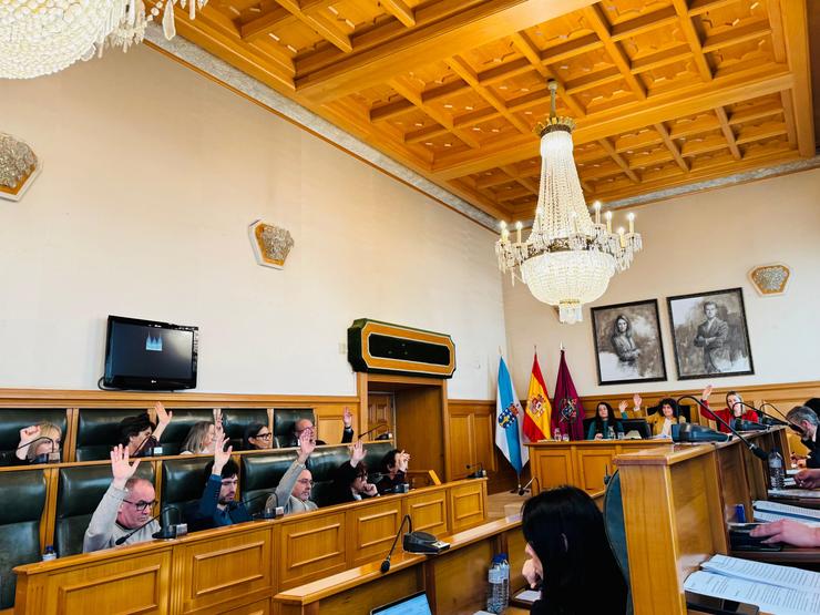 Votación no Salón de Plenos do Pazo de Raxoi para a modificación do plan urbanístico para a antiga parcela de Peleteiro.. CONCELLO DE SANTIAGO / Europa Press