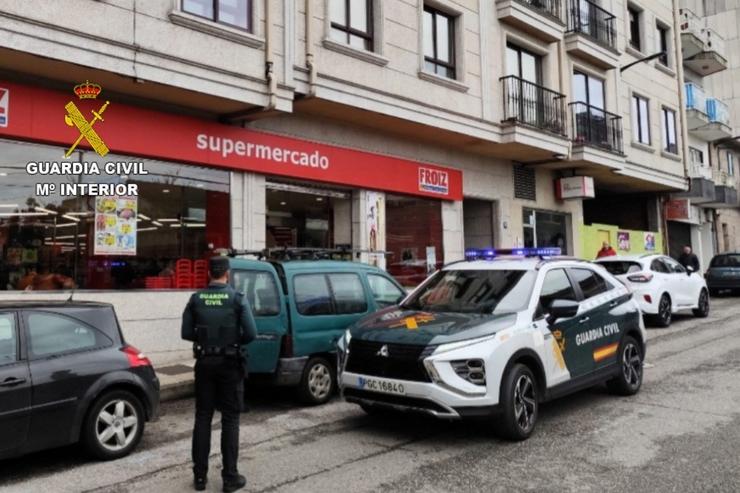 A Garda Civil detén a dous homes por asaltos a locais comerciais en Salceda de Caselas (Pontevedra).. GARDA CIVIL / Europa Press