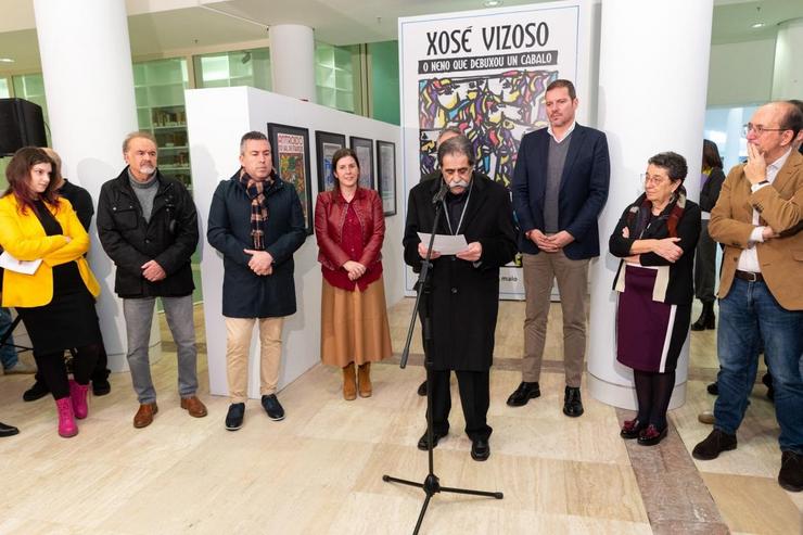 O conselleiro de Cultura, Lingua e Xuventude, José López Campos, co artista Xosé Vizoso / XUNTA - Arquivo