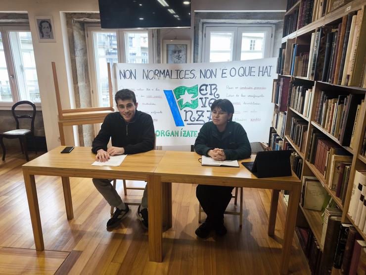 Gonzalo Deus e Iris Abril, portavoces do novo sindicato estudantil 