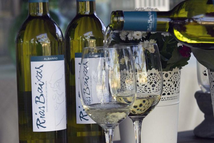 Arquivo - Botella de viño de Denominación de Orixe Rías Baixas. DENOMINACIÓN DE ORIXE RÍAS BAIXAS - Arquivo / Europa Press