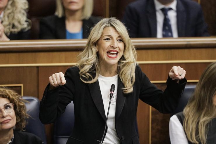 A vicepresidenta segunda e ministra de Traballo, Yolanda Díaz, intervén durante un pleno no Congreso dos Deputados /  Candela Ordóñez / Europa Press