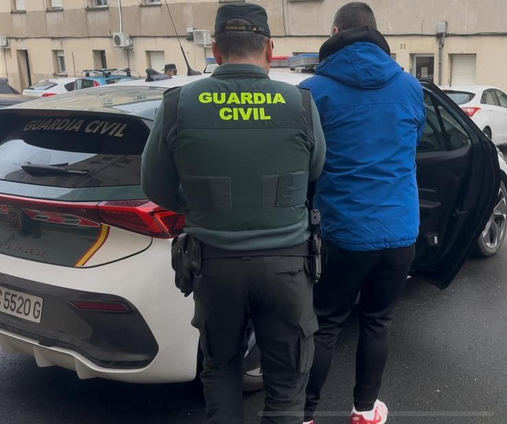 Detidos tres homes por roubos en gasolineiras na zona de Ourense. GARDA CIVIL