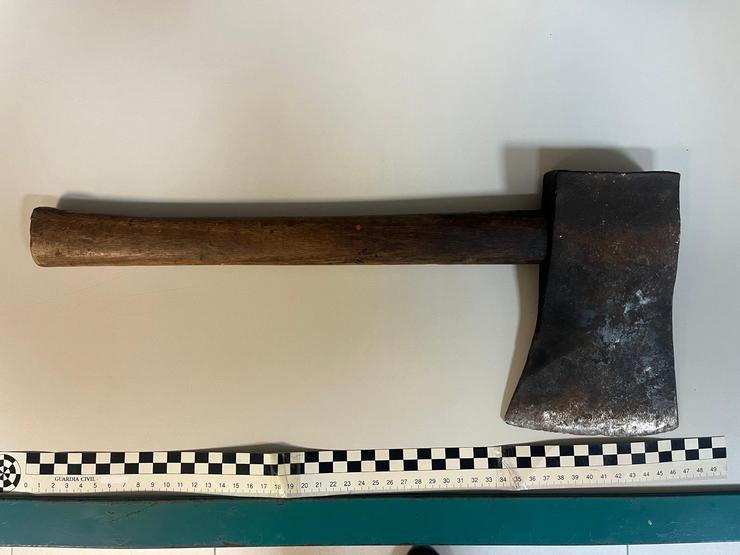 Machete co que un veciño de Arteixo ameazou aos axentes da Garda Civil e da Policía Local / CONCELLO ARTEIXO