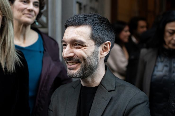 O ministro de Dereitos Sociais, Consumo e Axenda 2030, Pablo Bustinduy, á súa chegada a un acto de CERMI para abordar a reforma do artigo 49 da Constitución, no Ateneo de Madrid, a 17 de xaneiro de 2024, en Madrid / Diego Radamés - Arquivo