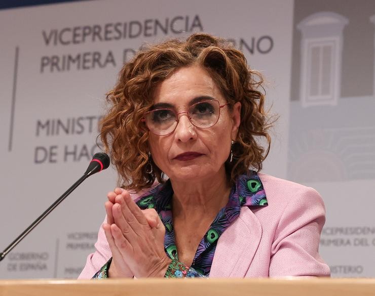 A vicepresidenta primeira do Goberno e ministra de Facenda, María Jesús Montero, comparece ante os medios de comunicación para presentar o avance do peche da execución orzamentaria do conxunto das Administracións Públicas do exercicio 2024/ Marta Fernández / Europa Press