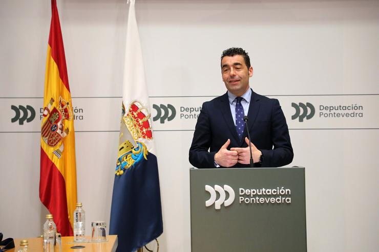 O presidente da Deputación de Pontevedra, Luís López, en rolda de prensa.. DEPUTACIÓN DE PONTEVEDRA