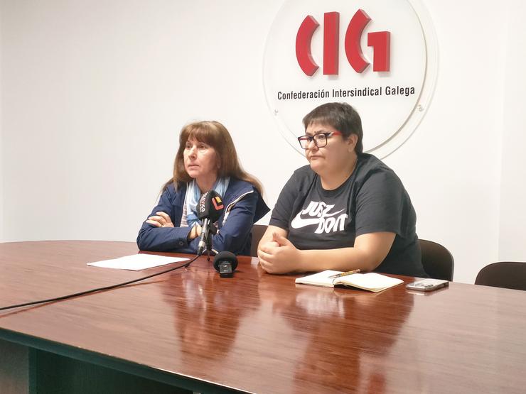 Beatriz Fernández, presidenta do comité de empresa de Aimen, e Iria Salvande, secretaria comarcal da federación de Banca, Oficinas e Despachos de CIG Vigo. / Europa Press