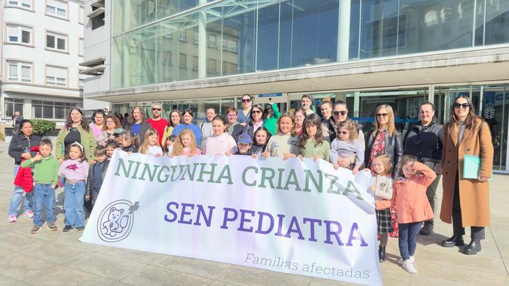 Protesta da veciñanza de Outeiro e Castro de Rei para pedir un pediatra / remitida