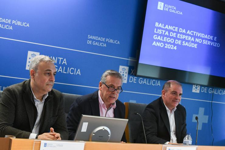 Rolda de prensa do conselleiro de Sanidade, Antonio Gómez Caamaño, o xerente do Sergas, José Antonio Parada, e o director xeral de Asistencia Sanitaria, Alfredo Silva.. XUNTA / Europa Press
