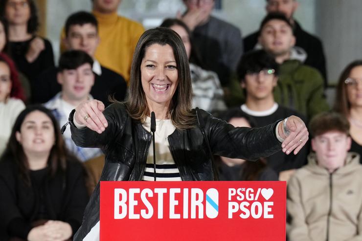 A candidata número dous do PSdeG en Lugo, Lara Méndez, intervén durante o acto de presentación de candidaturas para as eleccións galegas, no Pavillón Multiusos Fontes do Sar, a 13 de xaneiro de 2024, en Santiago de Compostela / Álvaro Ballesteros - Arquivo