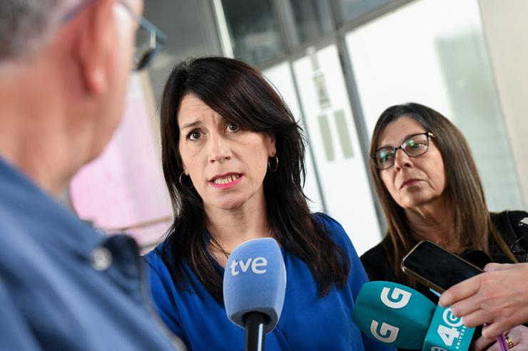 A conselleira de Vivenda, María Martínez Allegue, en declaracións aos medios, a 10 de abril de 2025 / MONICA ARCAY CARRO - Arquivo