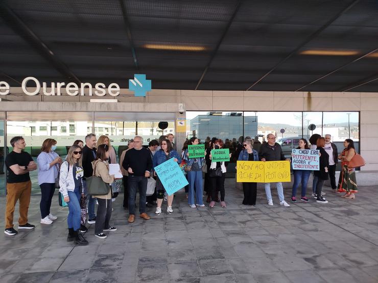 Afectados protestan en Ourense polo peche da unidade post-covid do CHUO / Europa Press