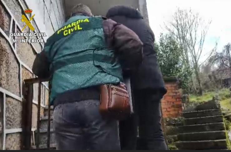 Detido un veciño de Melón tras desarticular unha armazón empresarial dedicado a estafar coa compravenda de peixe.. GARDA CIVIL