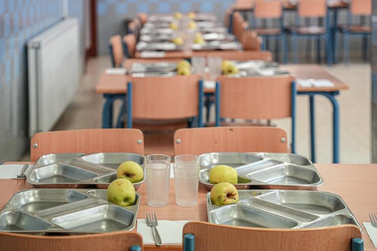 Detalle dunha das bandexas da comida no comedor do CEIP Juan Ramón Jiménez / María José López - Arquivo