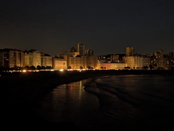 A cidade da Coruña a escuras polo apagamento / XdC