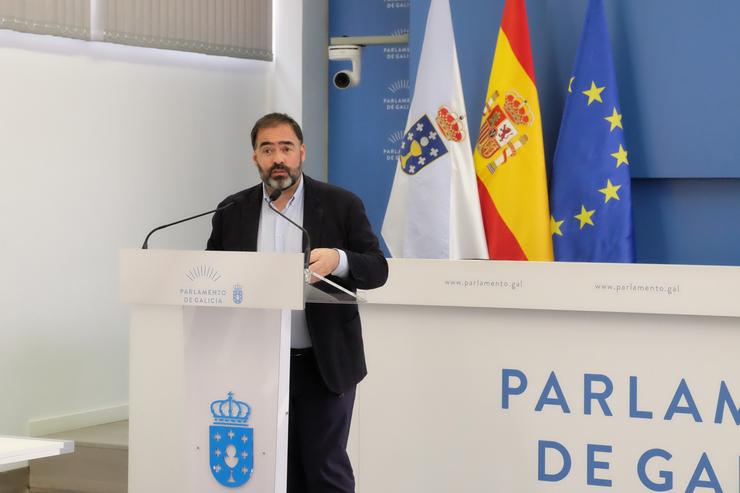 O portavoz parlamentario do PPdeG, Alberto Pazos, en rolda de prensa 