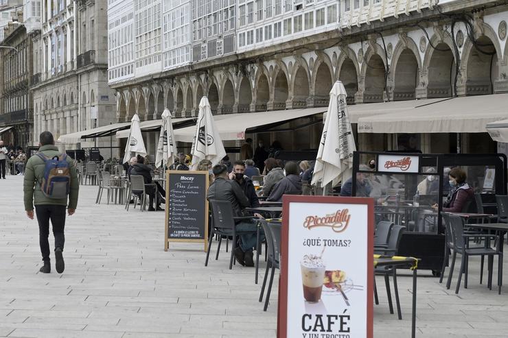 Varias persoas na terraza dun restaurante / M. Dylan - Europa Press