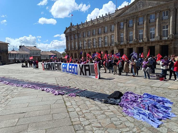 O sector da limpeza de Galicia realizou unha etapa do Camiño de Santiago en busca do "milagre", manifestándose por unhas condicións laborais "dignas" / Europa Press